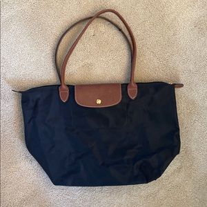Longchamp black M